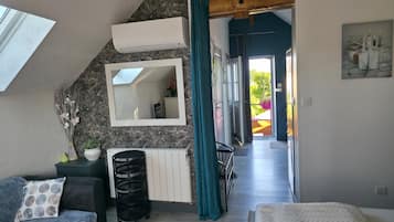 1 habitación, tabla de planchar con plancha, wifi y ropa de cama