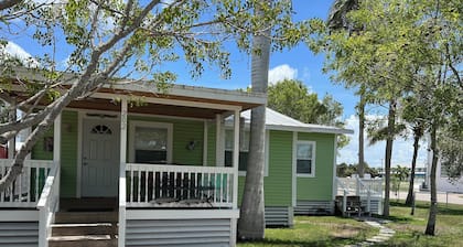 Newly Refurbished Home in the middle of Everglades City with Fishing from Dock