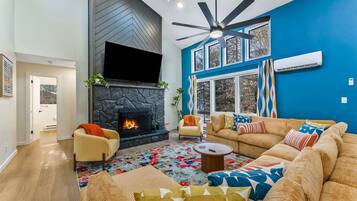 Smart TV, fireplace, table tennis