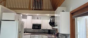 Charming Barndominium with AC and full amenities in Colchester - 3 bedrooms