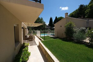 Terrace/patio - Air-conditioned villa heated pool Alpilles, sleeps 8 (Mouriès)