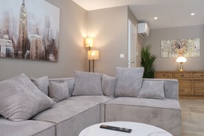 TV - Air-conditioned villa heated pool Alpilles, sleeps 8 (Mouriès)