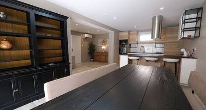 Air-conditioned villa heated pool Alpilles, sleeps 8