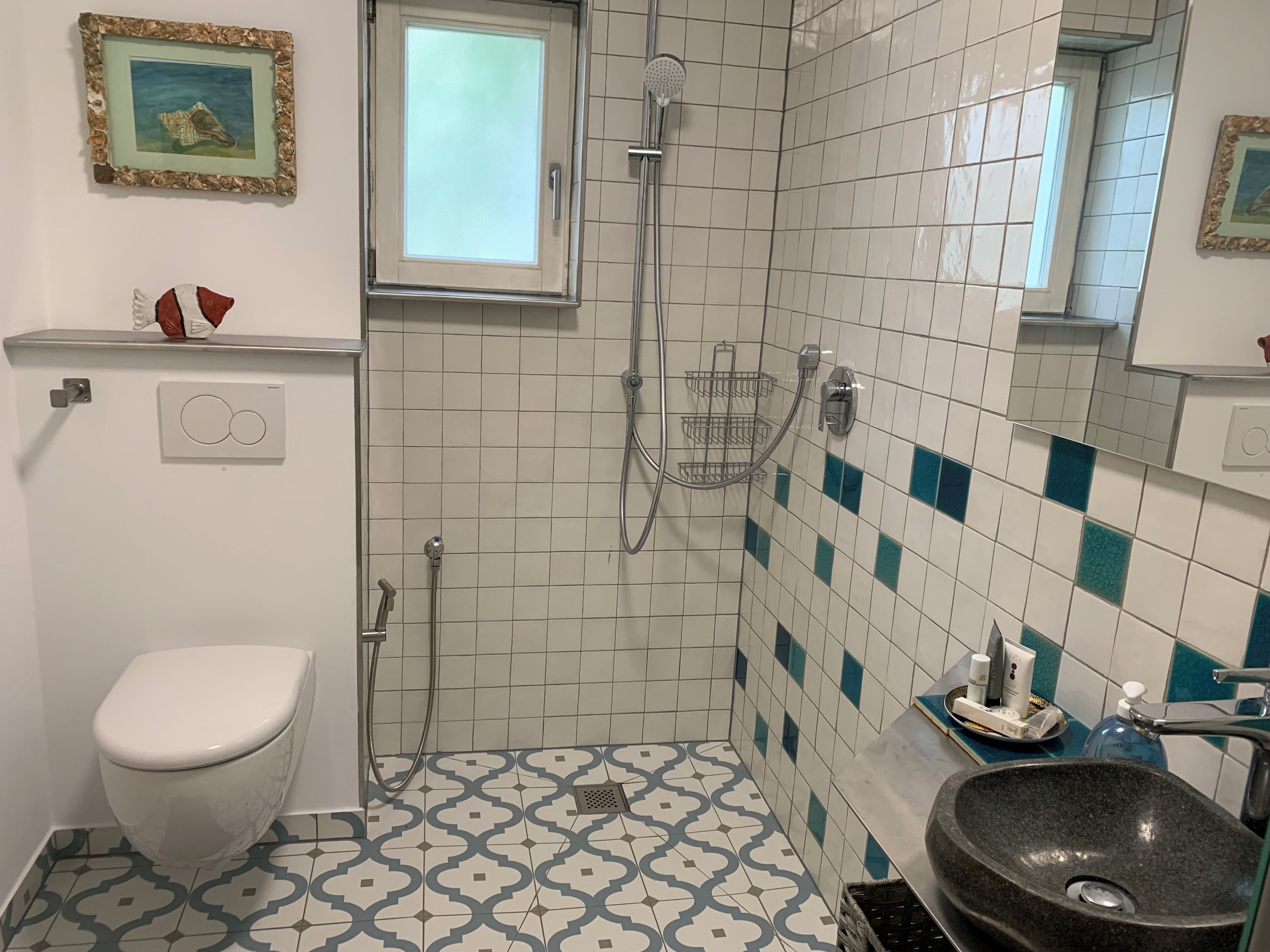Dusche, Haartrockner, Handtücher, Seife