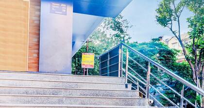 Super Townhouse Sr Nagar Rcc Premier