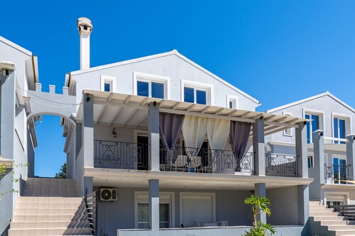 Apartment 'Starry Sky Luxury  6' with Shared Terrace, Wi-Fi and Air Conditioning