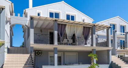 Apartment 'Starry Sky Luxury 6' with Shared Terrace, Wi-Fi and Air Conditioning