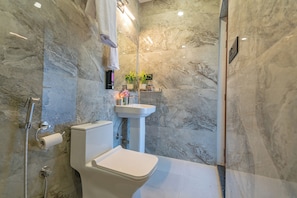 Deluxe Room with Balcony | Badezimmer