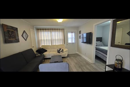 TV. Cozy 2-Bedroom Apartment