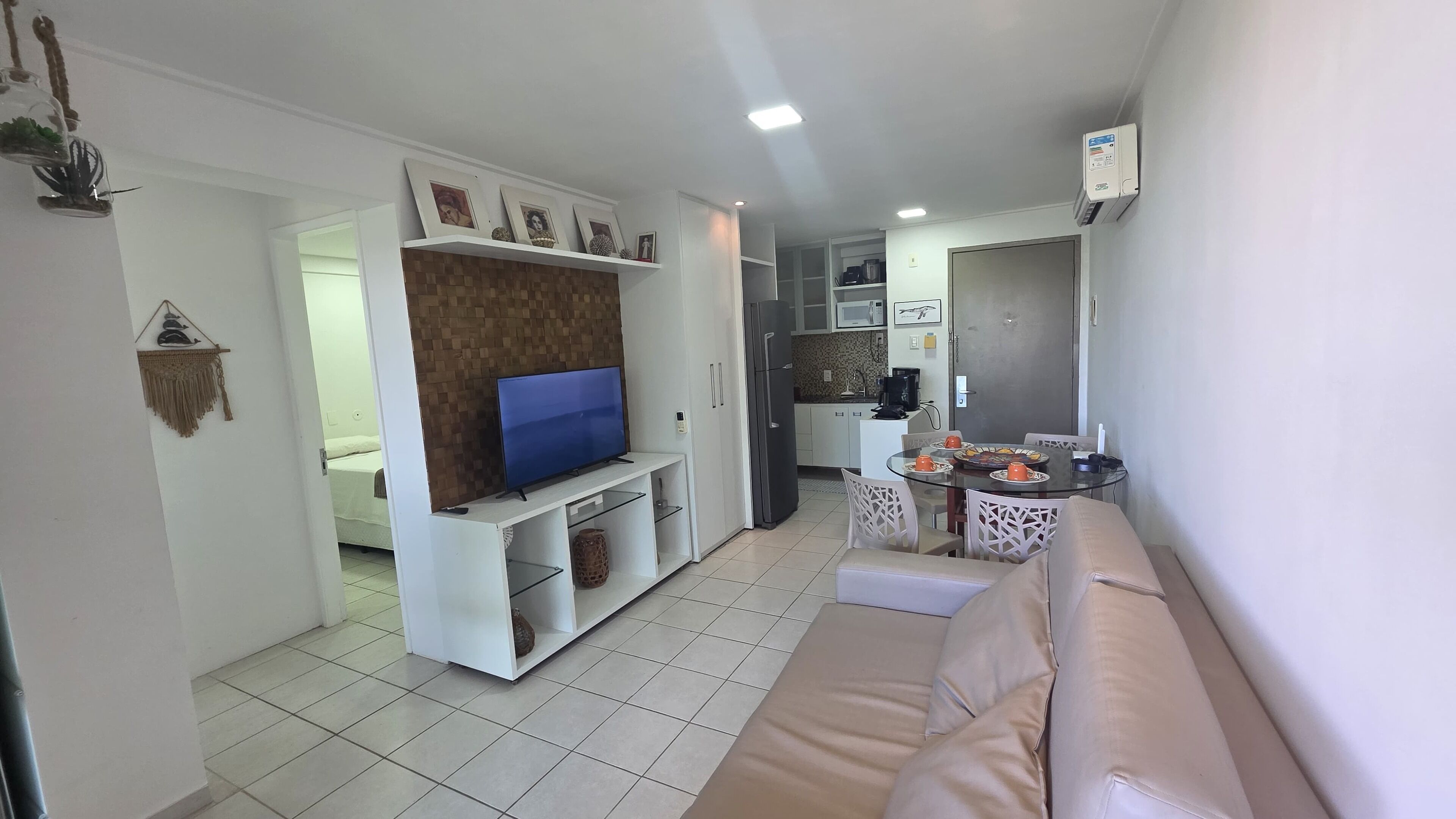 Departamento familiar | Área de sala de estar | Televisión de pantalla plana 