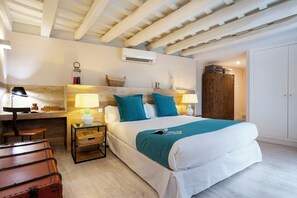 3 bedrooms, desk, iron/ironing board, WiFi