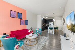 Smart TV - Tropical-Inspired Chic Escape Pool, Patio & Sky Lounge (Tempe)