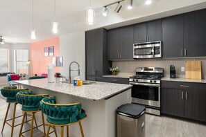 Fridge, microwave, oven, stovetop - Tropical-Inspired Chic Escape Pool, Patio & Sky Lounge (Tempe)