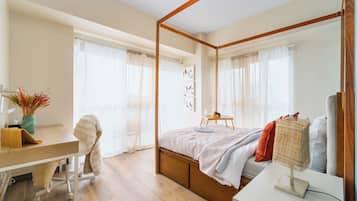 4 slaapkamers, een strijkplank/strijkijzer, wifi