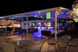 Poolside bar