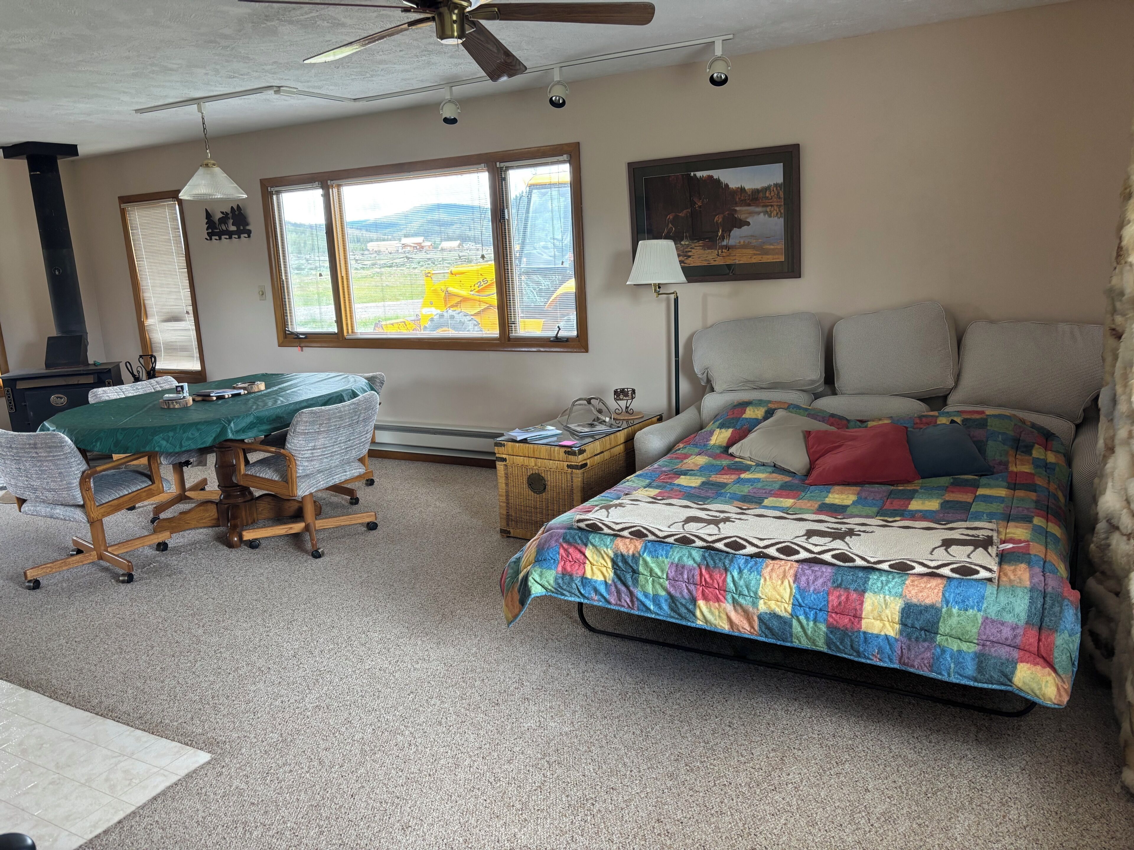 1 bedroom, bed sheets