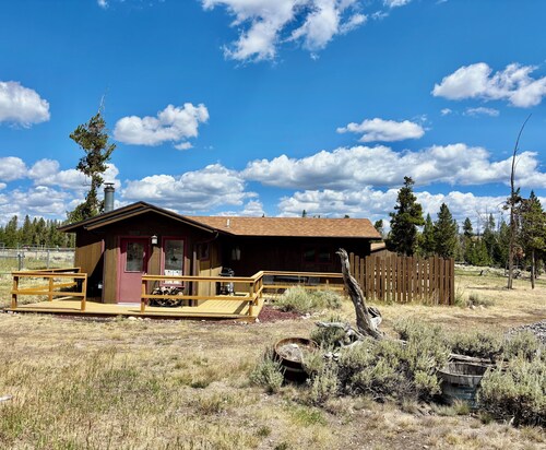 Escape to the Choosey Moose Cabin in the mountains of Dubois, WY