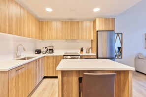 Luxury Apartment, City View | Private kitchen | Full-sized fridge, microwave, oven, stovetop