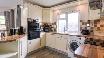 Cookware/dishes/utensils