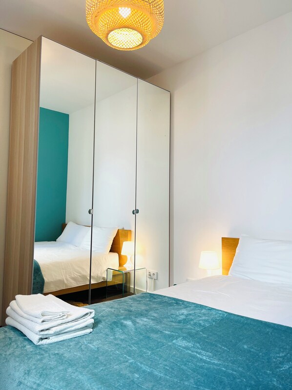 2 habitaciones, tabla de planchar con plancha, wifi y ropa de cama