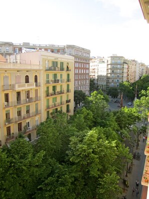 A multi-story building with balconies, a courtyard, and surrounding trees. - FABULOUS APARTMENT SAGRADA FAMILIA (Barcelona)