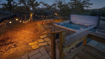 House, Multiple Beds, Hot Tub, Garden View (Bison View) | Outdoor spa tub