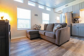 House, Multiple Beds, Hot Tub, Garden View (Bison View) | Living area