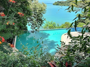 Vila, 4 quartos, para fumantes, piscina particular | Piscina | Piscina externa