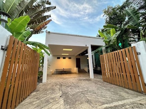 Vila, 4 quartos, para fumantes, piscina particular | Fachada