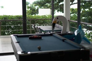 Vil·la, 4 dormitoris, fumadors, piscina privada | Sala de jocs