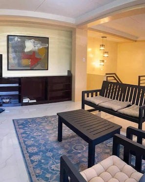 House, 3 Bedrooms, Smoking, Balcony | Living room
