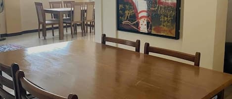 Casa, 3 habitaciones, para fumadores, balcón | Restaurantes
