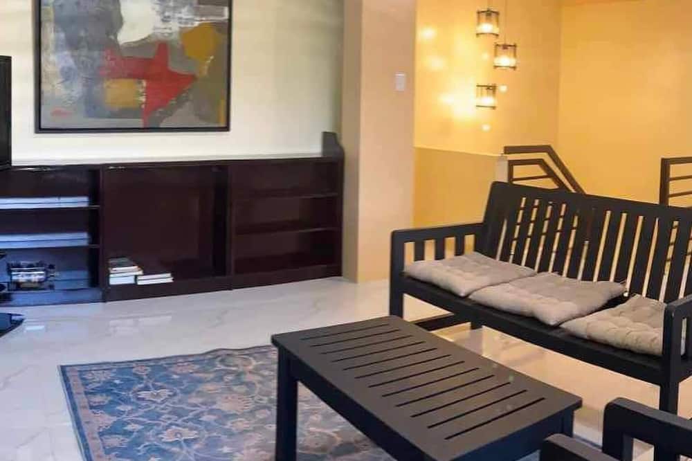 Cozy 3br Home Entry to Cwc, Pili Golf, Naga, Bicol