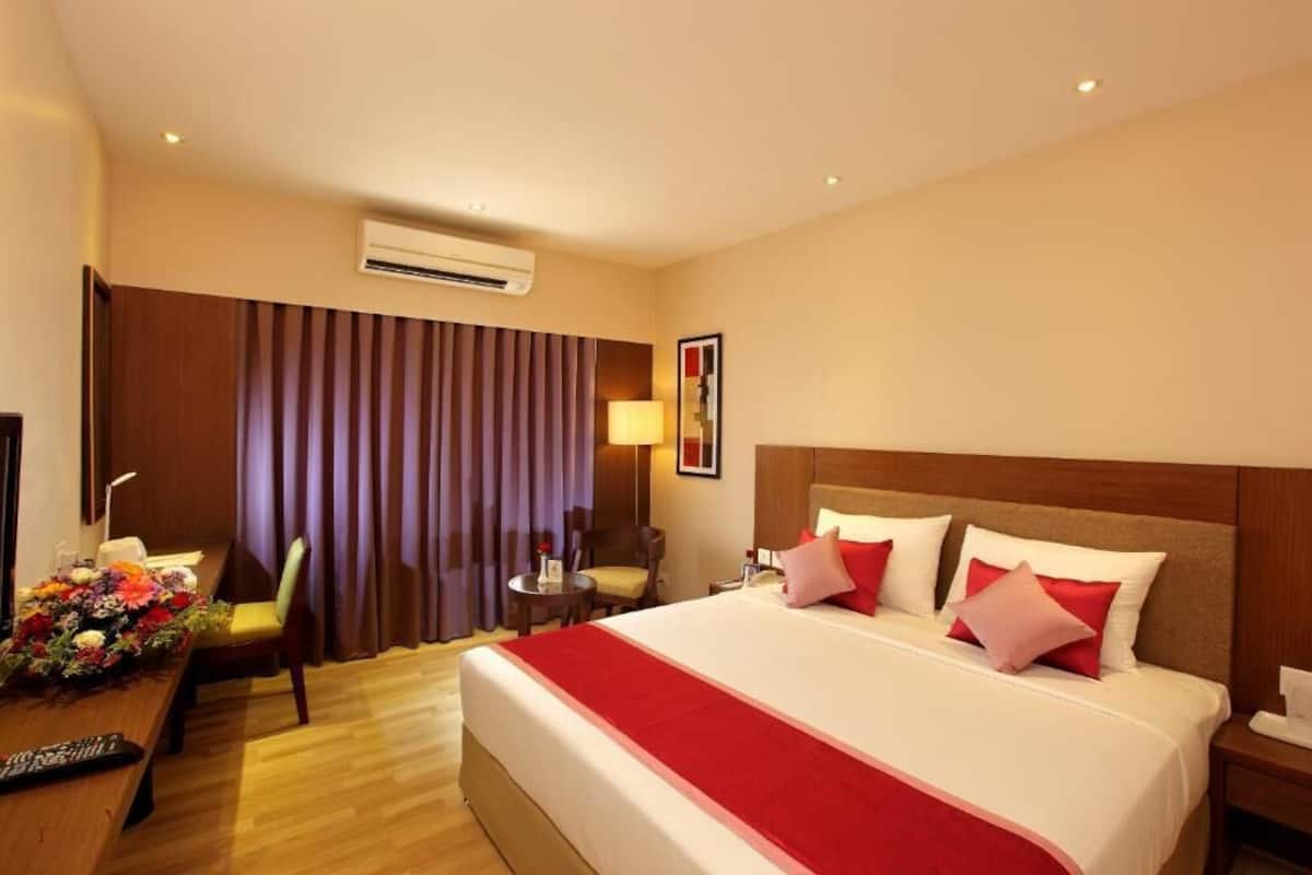 Deluxe Room | In-room safe, soundproofing, iron/ironing board, free WiFi