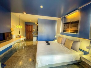 Shared Dormitory, 1 Bedroom, Accessible, Smoking - Room-hotel With Balcony in Phukettown (Phuket)