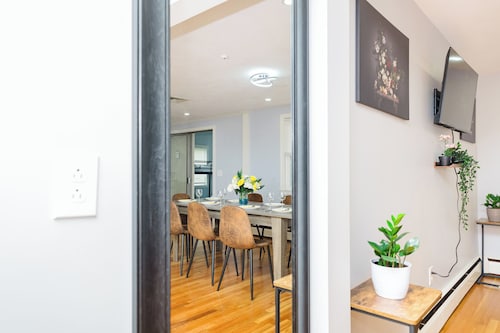 4BR Pet-Friendly Home w/ 4 Parking Randolph - 17