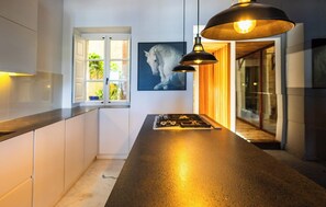 Fridge, cookware/dishes/utensils