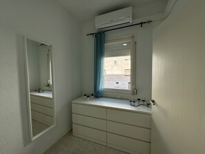 Douche, sèche-cheveux, papier toilette