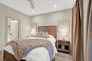 3 Schlafzimmer, Schreibtisch, Bügeleisen/Bügelbrett, Reisekinderbett