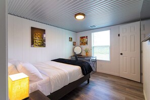 Cabin, Multiple Beds, Kitchen, Garden View (Shady Grove) | Individually decorated, individually furnished, bed sheets