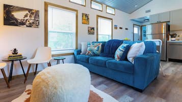 Cabane, plusieurs lits, cuisine, vue jardin (Shady Grove) | Coin séjour