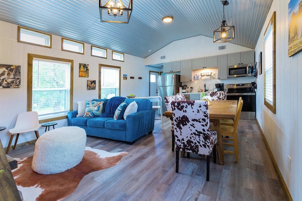 Cabin, Multiple Beds, Kitchen, Garden View (Shady Grove) | Interior