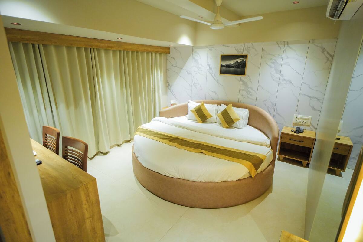 Suite | Soundproofing, iron/ironing board, WiFi (free)