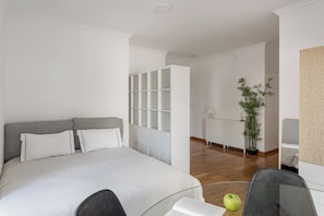 1 slaapkamer, een strijkplank/strijkijzer, wifi, beddengoed