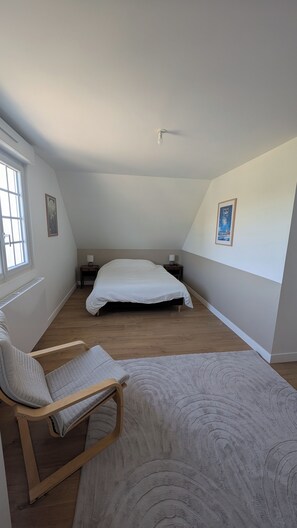 4 chambres, fer et planche à repasser, Wi-Fi, literie fournie