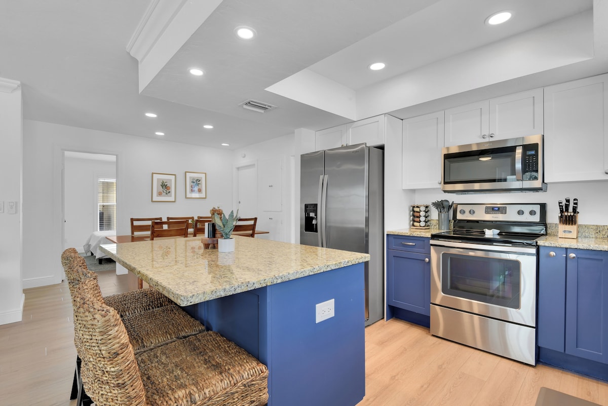 Photo 10 of Charming 3-bedroom house in lovely Naples with AC, Pool and Pet Friendly