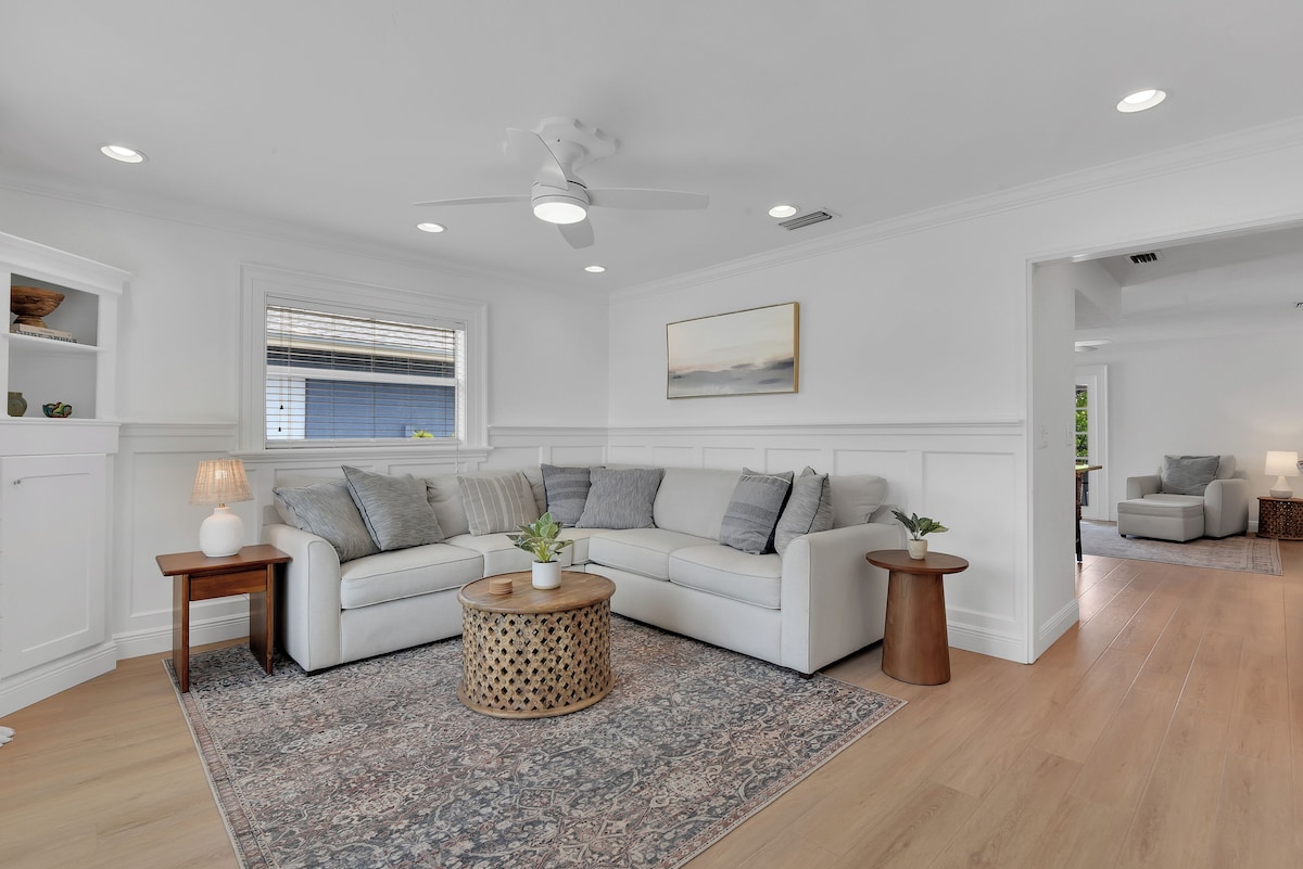 Photo 2 of Charming 3-bedroom house in lovely Naples with AC, Pool and Pet Friendly