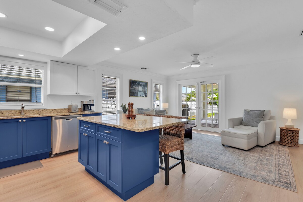 Photo 9 of Charming 3-bedroom house in lovely Naples with AC, Pool and Pet Friendly