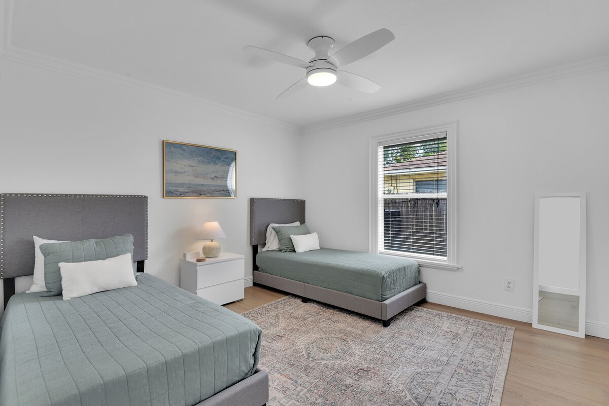 Photo 33 of Charming 3-bedroom house in lovely Naples with AC, Pool and Pet Friendly