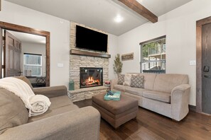 Smart TV, fireplace, ping pong